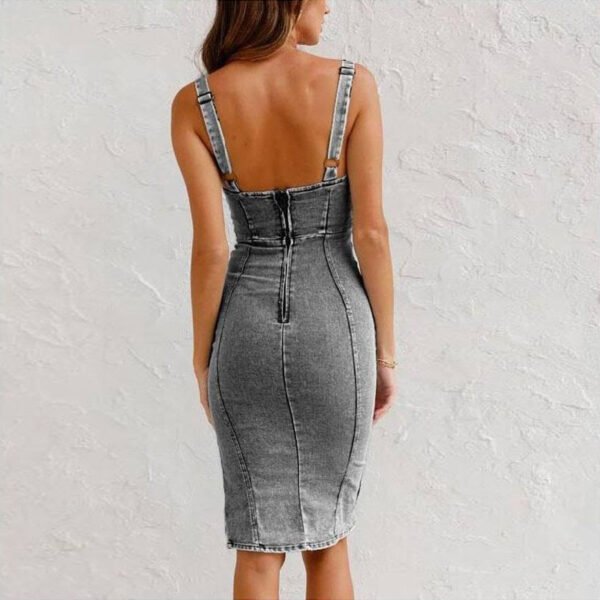 Sommerliches Denim-Trägerkleid – Figurbetontes Kleid mit Schlitz-Design Jeanskleid – Bild 8